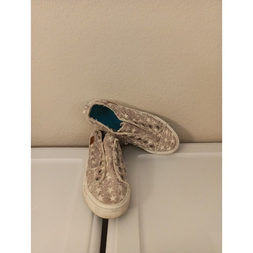 Women's Blowfish Malibu Gray Star Print Distressed Slip On Sneakers Size 8